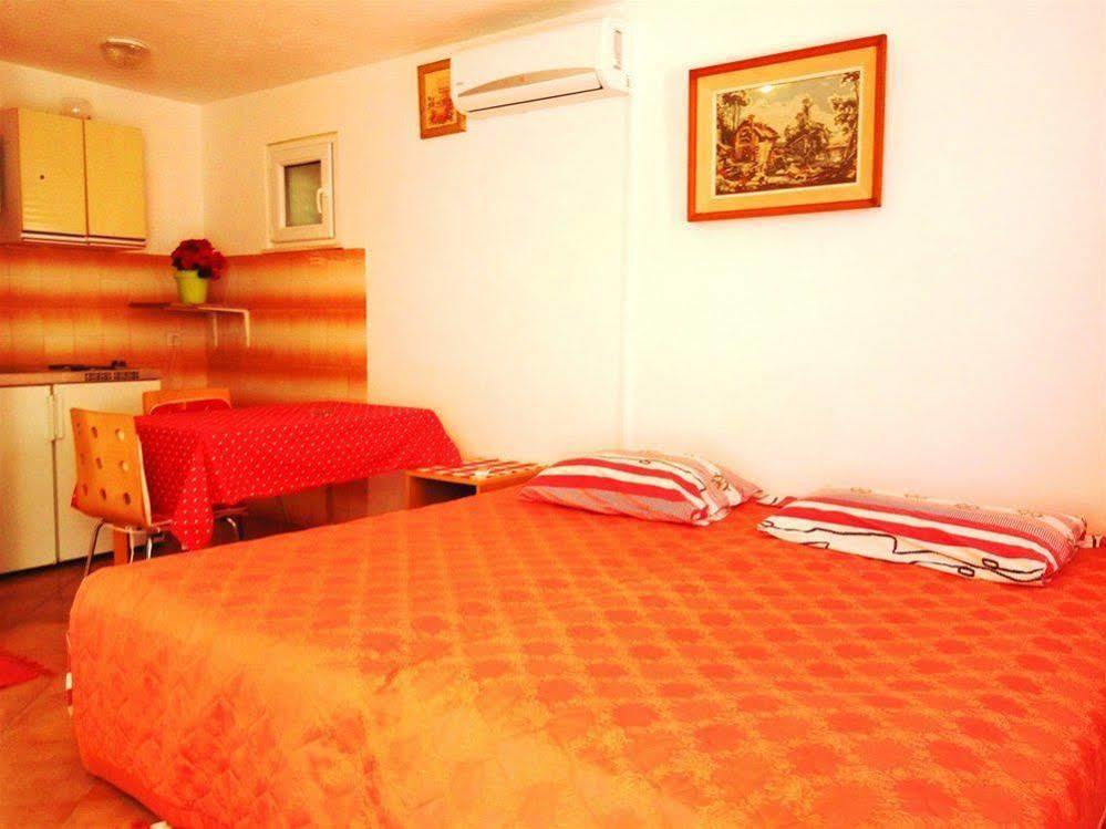 Guest House Kate 米利尼 外观 照片